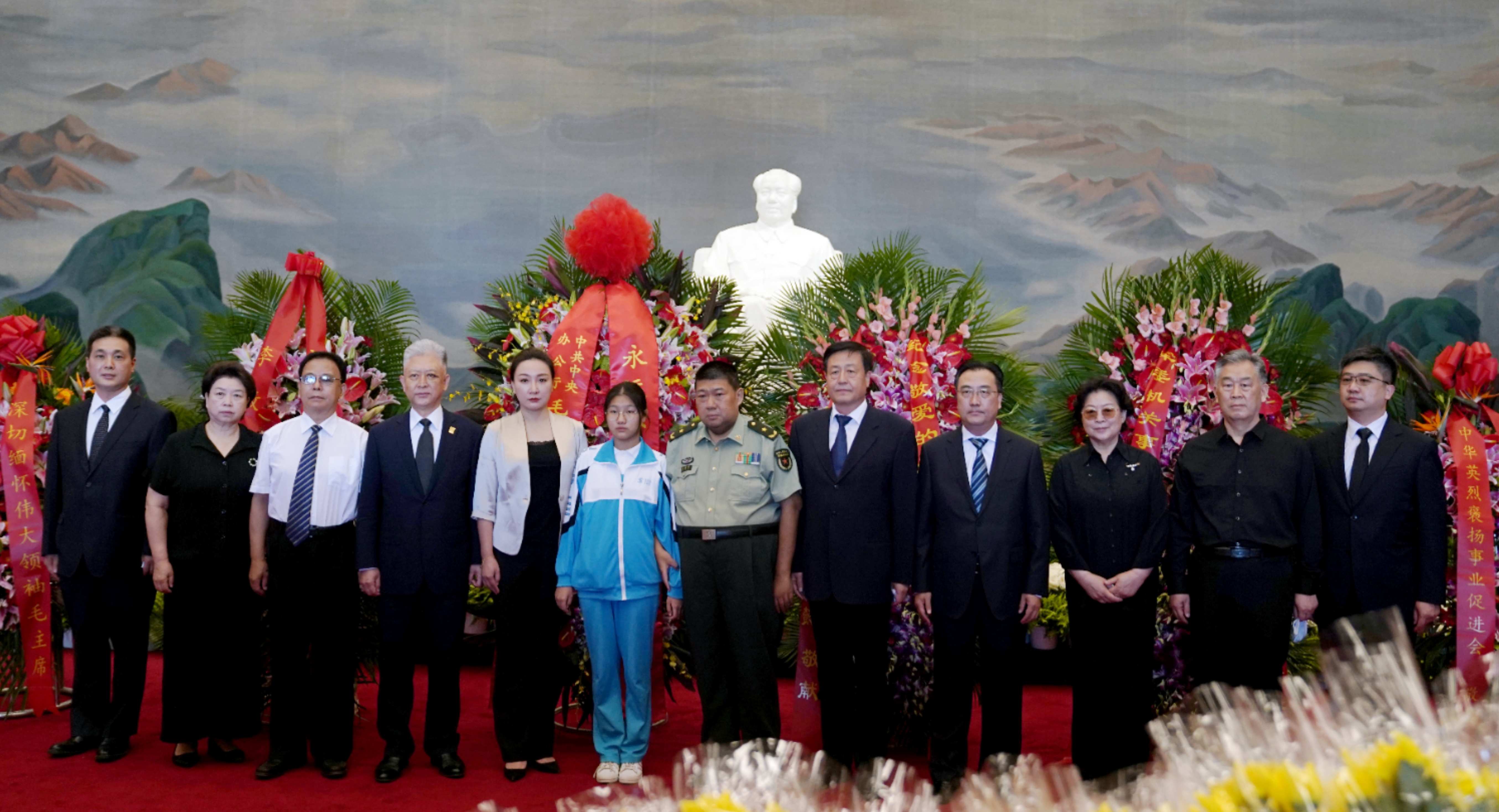 中华英烈褒扬事业促进会举行纪念毛泽东同志逝世46周年活动