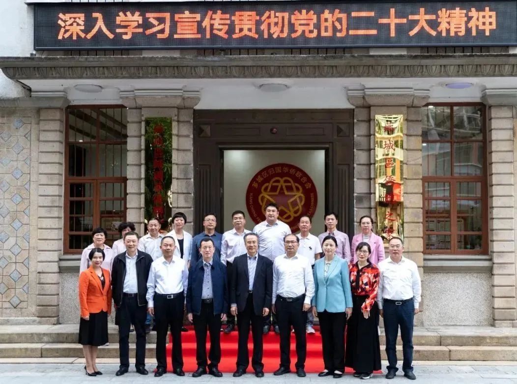 中国侨联主席万立骏来漳调研